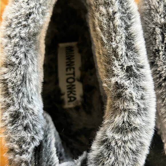 Minnetonka Women’s Moccasin Slippers Size 9N Gray Lined Ankle Booties lodgecore - Picture 3 of 7